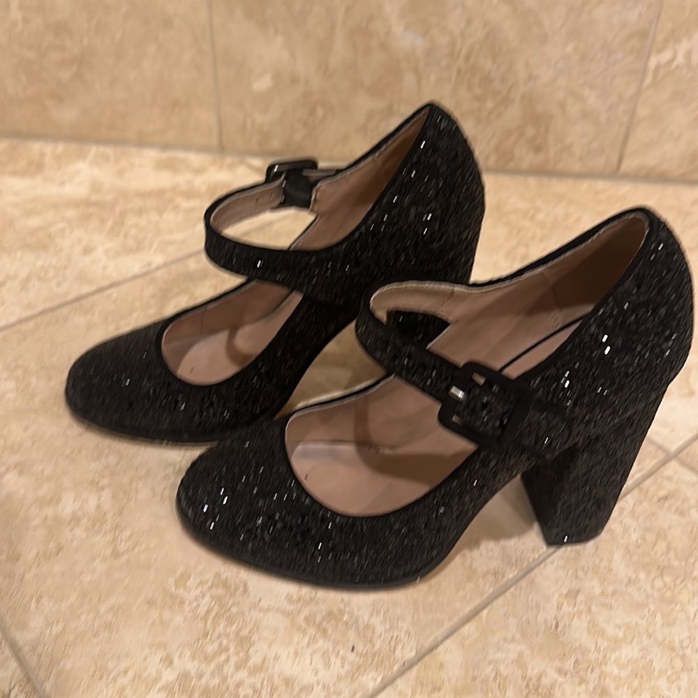 Adorable block heel glitter Mary Jane’s - Picture 3 of 4